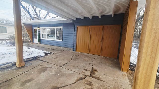 3147 E Glen Oaks Dr, Wichita, KS 67216