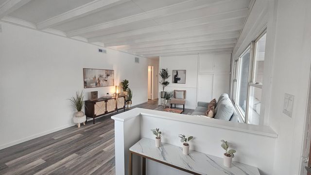 3147 E Glen Oaks Dr, Wichita, KS 67216