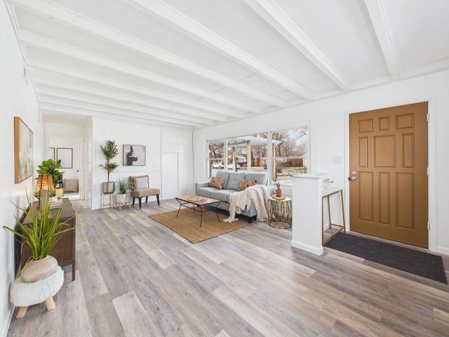 3147 E Glen Oaks Dr, Wichita, KS 67216