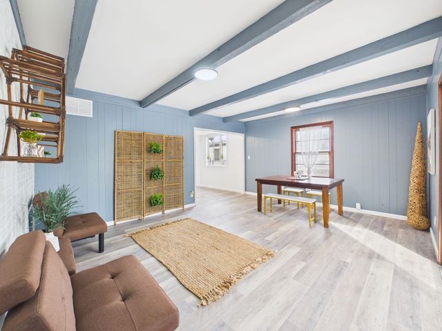 3147 E Glen Oaks Dr, Wichita, KS 67216