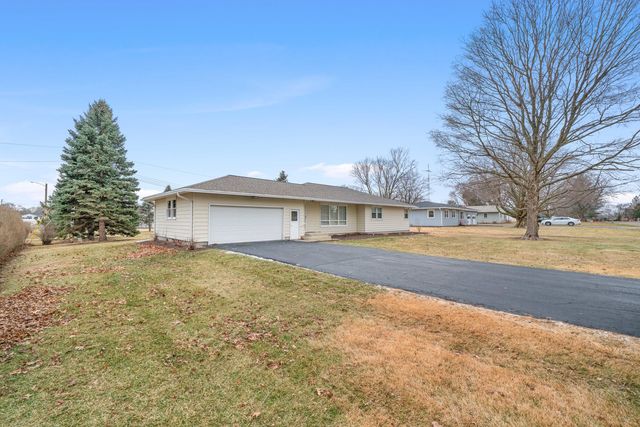 917 Sunset Avenue, Earlville, IL 60518