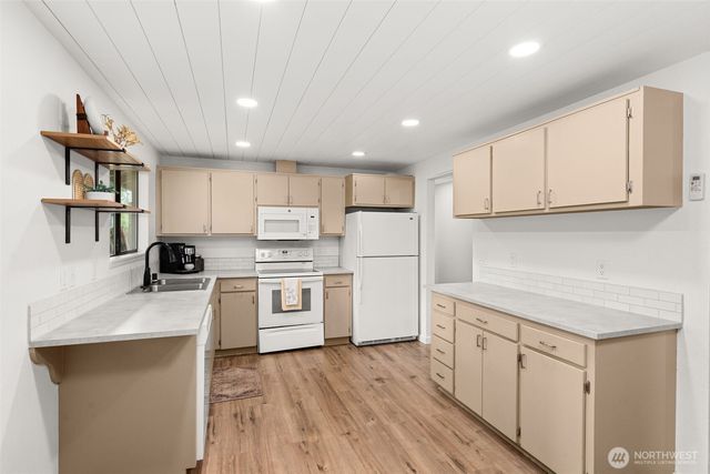 708 NE Eaton Court, Castle Rock, WA 98611