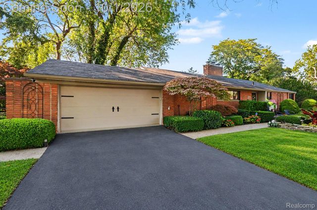 436 Barclay Road, Grosse Pointe Farms, MI 48236