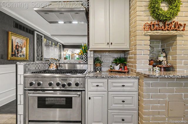 436 Barclay Road, Grosse Pointe Farms, MI 48236