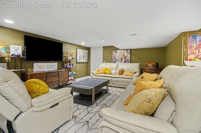 436 Barclay Road, Grosse Pointe Farms, MI 48236