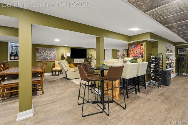 436 Barclay Road, Grosse Pointe Farms, MI 48236