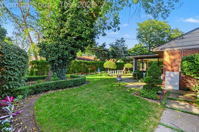 436 Barclay Road, Grosse Pointe Farms, MI 48236