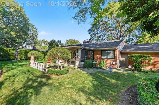 436 Barclay Road, Grosse Pointe Farms, MI 48236