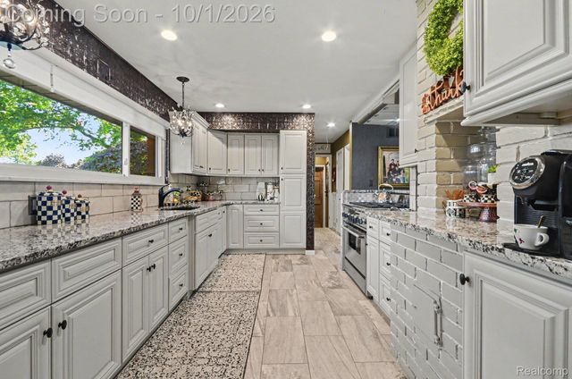 436 Barclay Road, Grosse Pointe Farms, MI 48236
