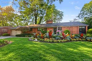 436 Barclay Road, Grosse Pointe Farms, MI 48236