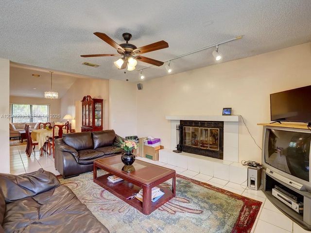 1925 SE Floresta Dr, Port St. Lucie, FL 34983