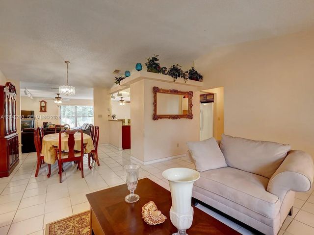 1925 SE Floresta Dr, Port St. Lucie, FL 34983