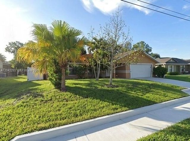 1925 SE Floresta Dr, Port St. Lucie, FL 34983