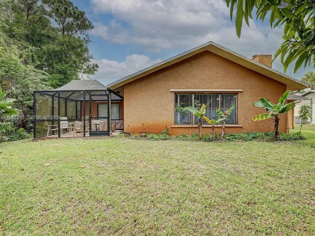 1925 SE Floresta Dr, Port St. Lucie, FL 34983