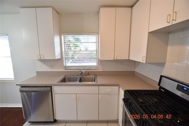 2801 SANDERS DRIVE, Tampa, FL 33611