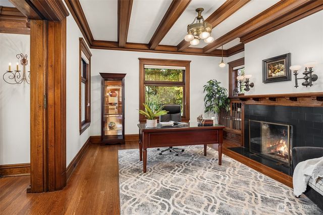 421 W Highland Drive, Seattle, WA 98119