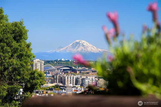 421 W Highland Drive, Seattle, WA 98119