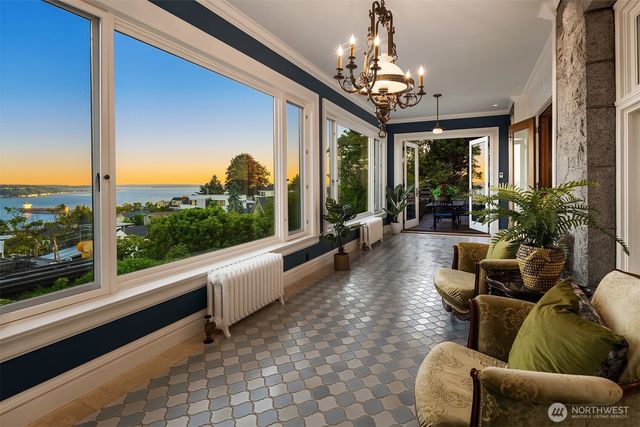 421 W Highland Drive, Seattle, WA 98119