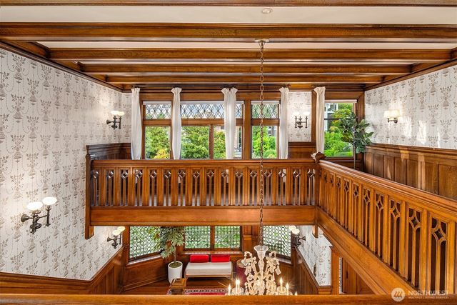 421 W Highland Drive, Seattle, WA 98119