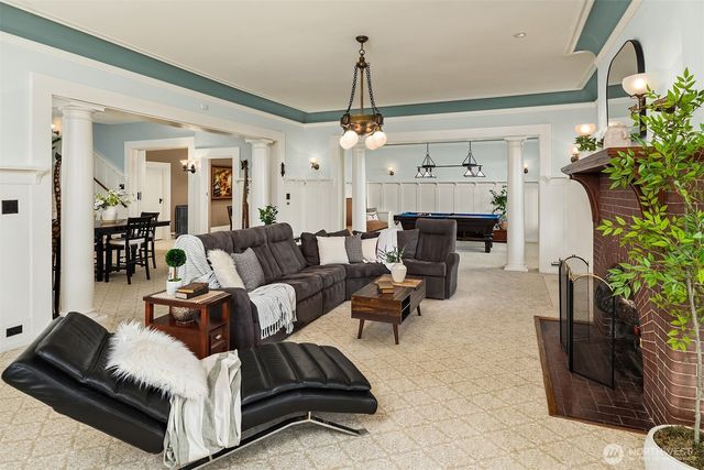 421 W Highland Drive, Seattle, WA 98119