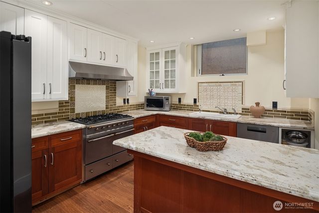 421 W Highland Drive, Seattle, WA 98119