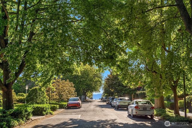 421 W Highland Drive, Seattle, WA 98119