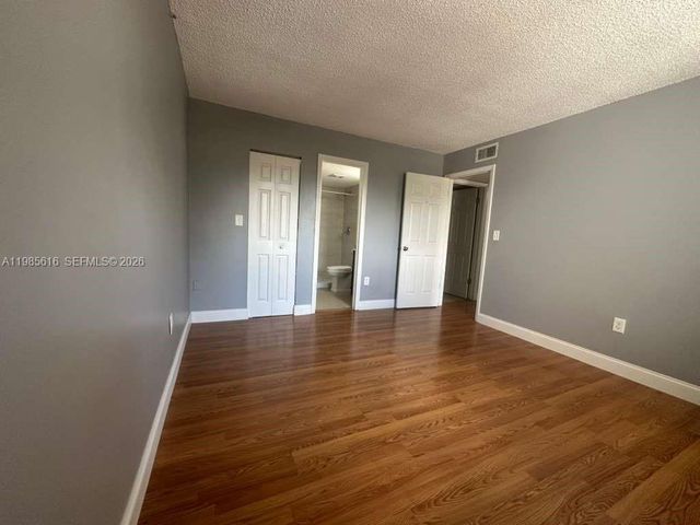 8185 NW 7th St 319, Miami, FL 33126