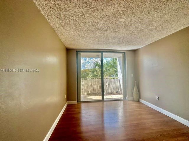 8185 NW 7th St 319, Miami, FL 33126