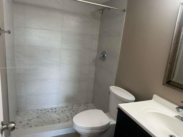 8185 NW 7th St 319, Miami, FL 33126