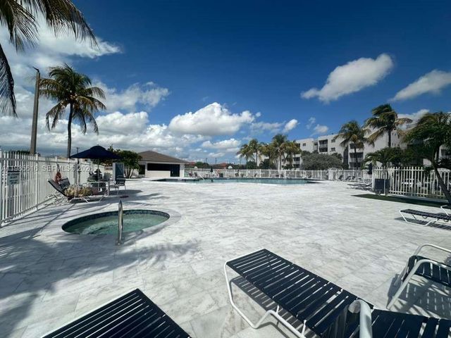 8185 NW 7th St 319, Miami, FL 33126
