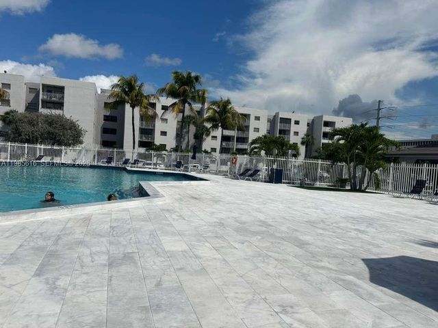 8185 NW 7th St 319, Miami, FL 33126