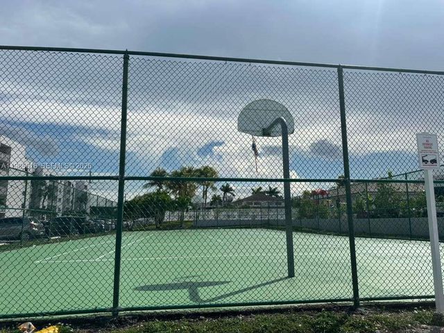 8185 NW 7th St 319, Miami, FL 33126