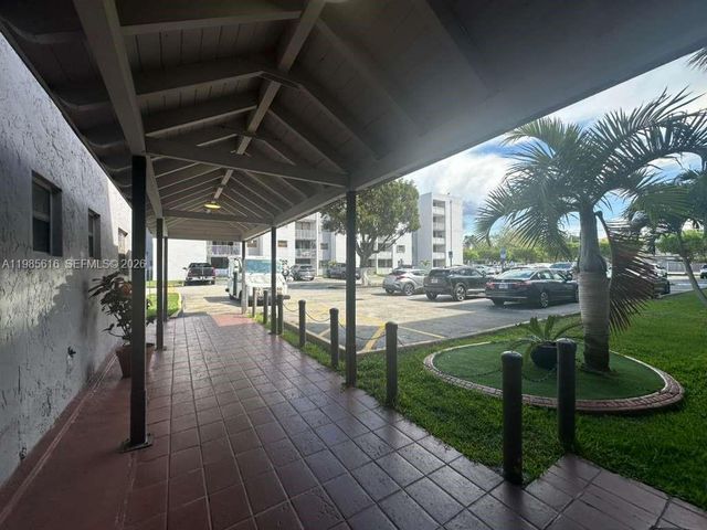 8185 NW 7th St 319, Miami, FL 33126