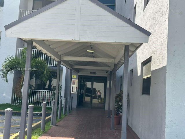 8185 NW 7th St 319, Miami, FL 33126