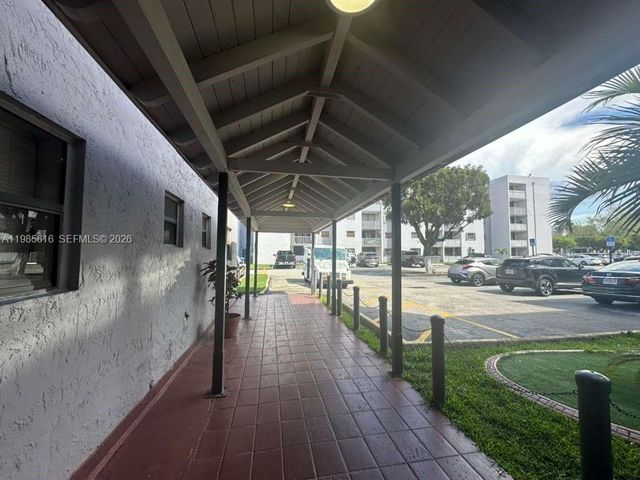 8185 NW 7th St 319, Miami, FL 33126