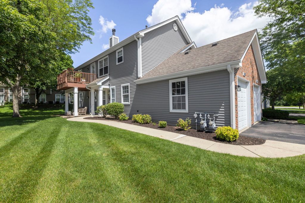 2071 Waverly Lane, Algonquin, IL 60102