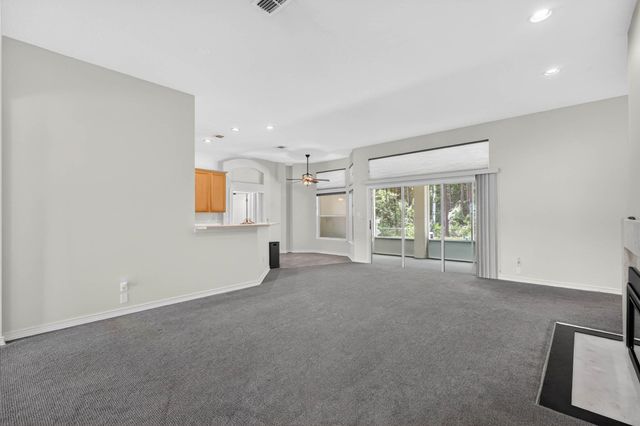 257 Johns Glen Dr, St Johns, FL 32259