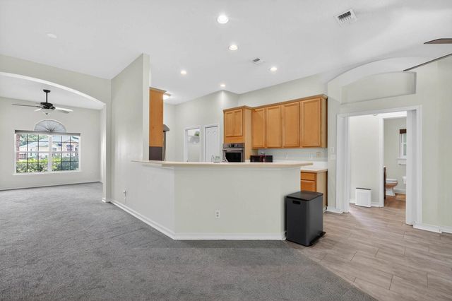 257 Johns Glen Dr, St Johns, FL 32259