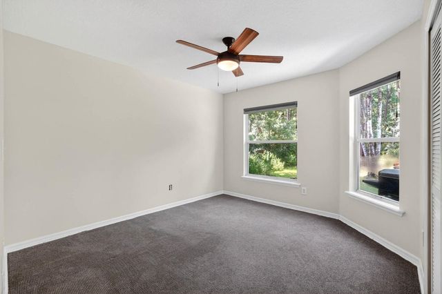257 Johns Glen Dr, St Johns, FL 32259