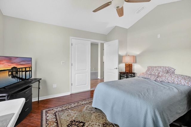 257 Johns Glen Dr, St Johns, FL 32259