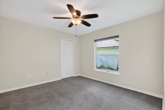 257 Johns Glen Dr, St Johns, FL 32259