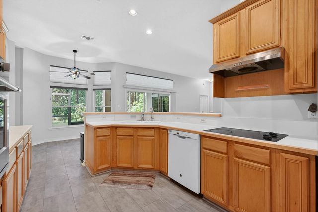 257 Johns Glen Dr, St Johns, FL 32259