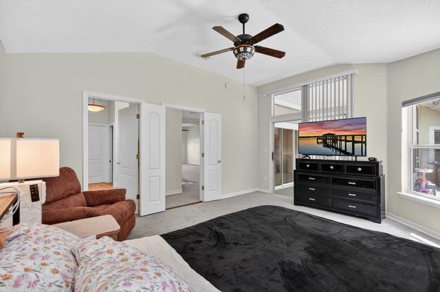 257 Johns Glen Dr, St Johns, FL 32259