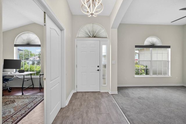 257 Johns Glen Dr, St Johns, FL 32259