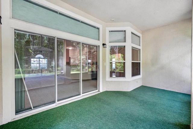 257 Johns Glen Dr, St Johns, FL 32259