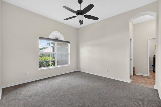 257 Johns Glen Dr, St Johns, FL 32259