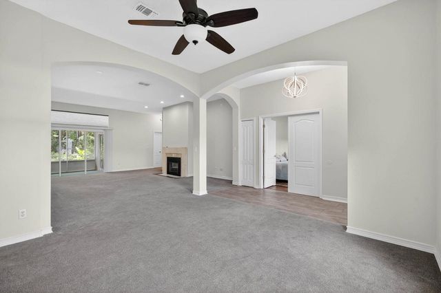 257 Johns Glen Dr, St Johns, FL 32259