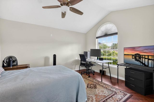 257 Johns Glen Dr, St Johns, FL 32259