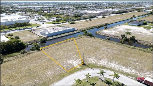 1902 NE 12th LN, Cape Coral, FL 33909
