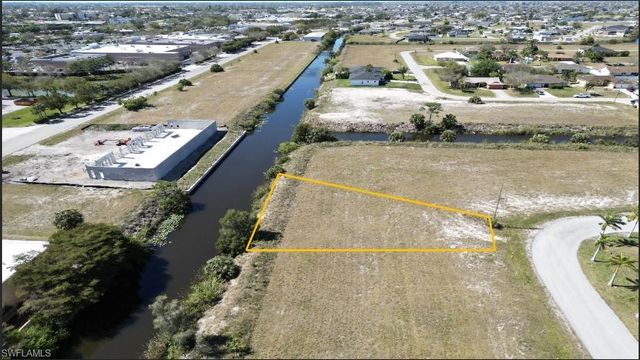1902 NE 12th LN, Cape Coral, FL 33909